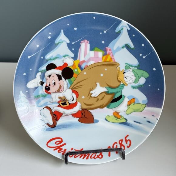 The Disney Collection Vintage SANTA'S HELPERS Vintage Plate Mickey Numbered 1985 - Picture 1 of 4